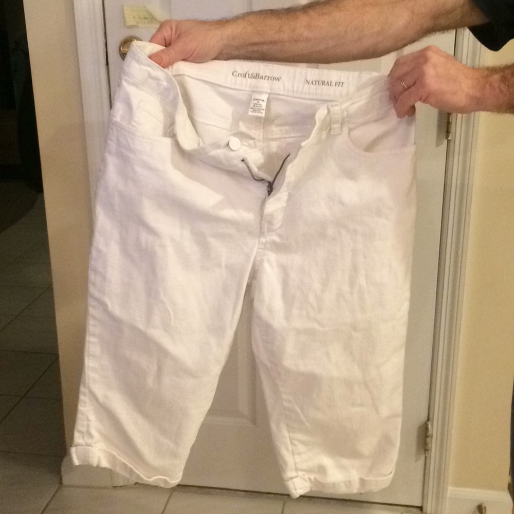 Croft and barrow white capri’s stretch size 10.